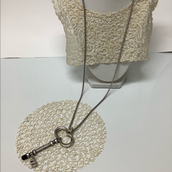 🌸NEW! Chico’s Key Necklace - Picture 2 of 5